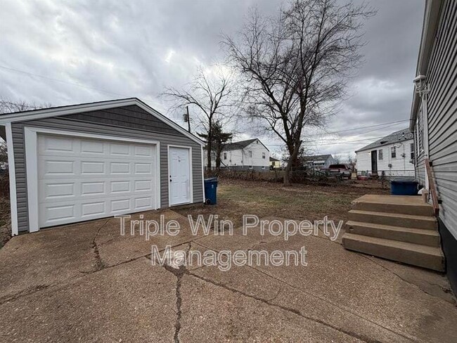 Building Photo - 8138 Blanchard Dr