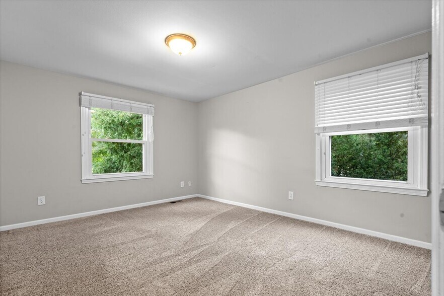 Building Photo - 5476 Van Ness Dr
