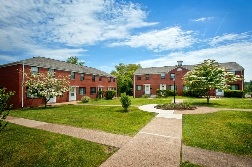 Primary Photo - Hoodridge Court Apartments and Townhomes