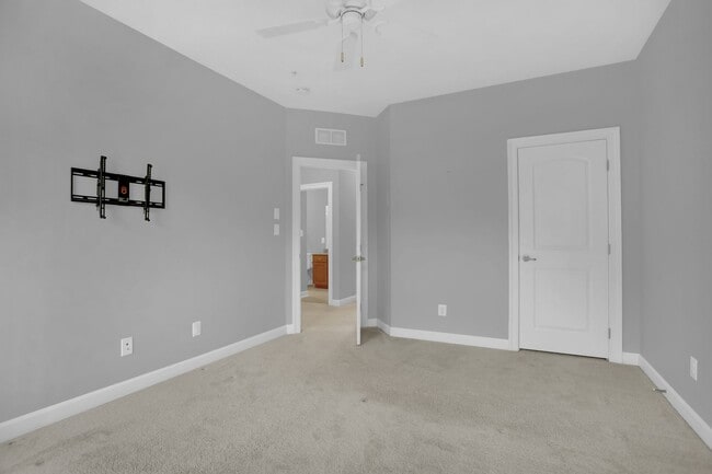 Building Photo - 8638 Westford Rd