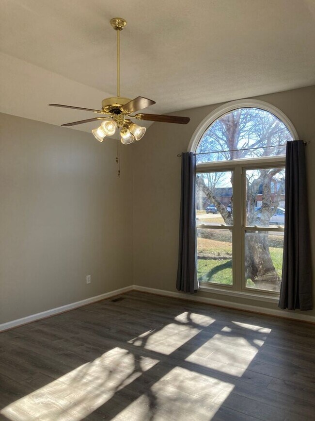 Building Photo - Lebanon Home in Summer Crest