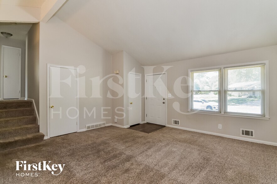 Building Photo - 307 NE Arlington Cir