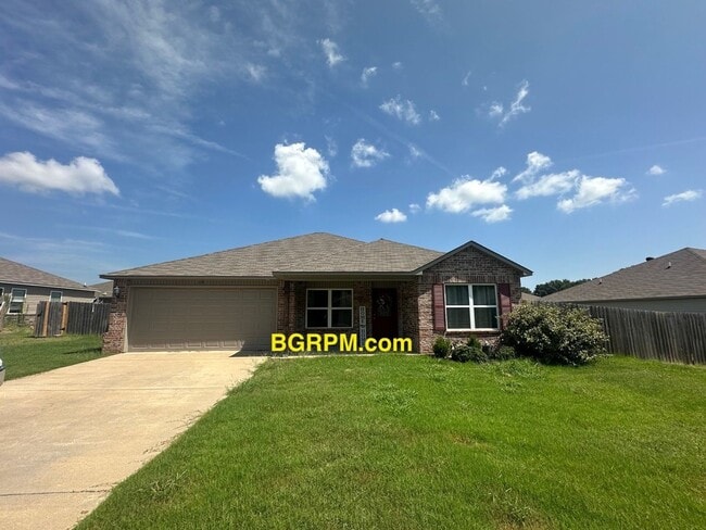 Primary Photo - Great 4 Bedroom for rent!