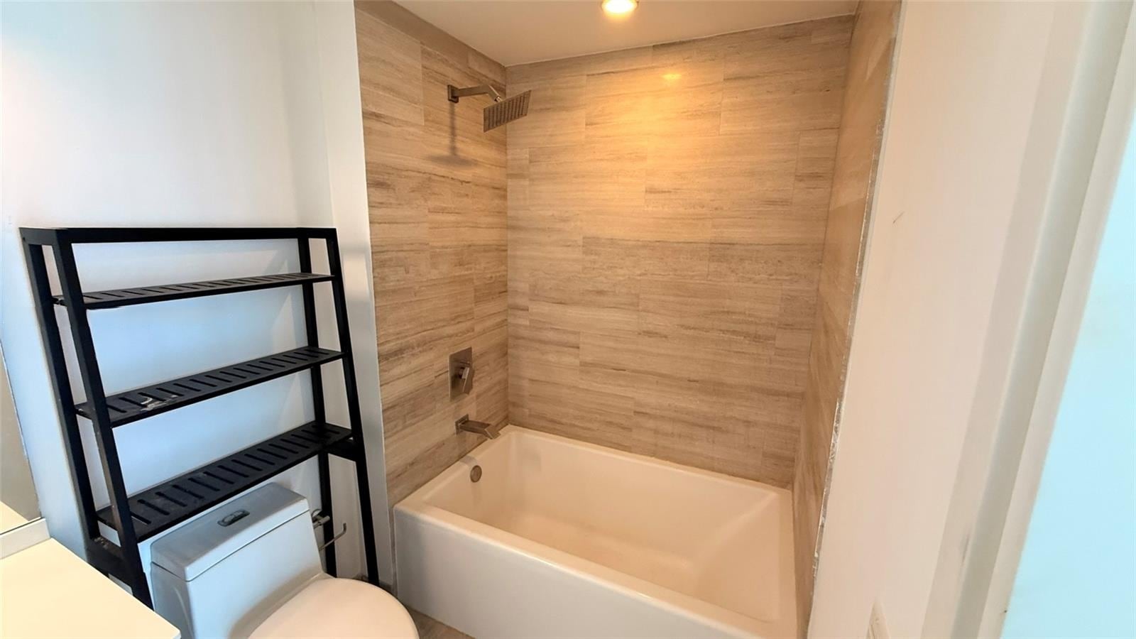 Building Photo - 1300 Brickell Bay Dr