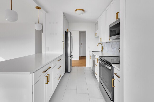 Building Photo - 5445 N Sheridan Rd