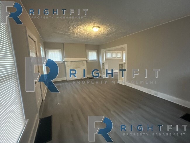 Building Photo - Newly Renovated Home in Dayton!