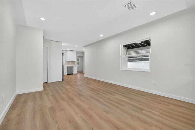 Building Photo - 2710 Boca Ciega Dr N