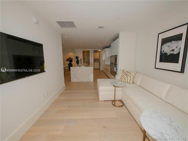 Building Photo - 10201 Collins Ave