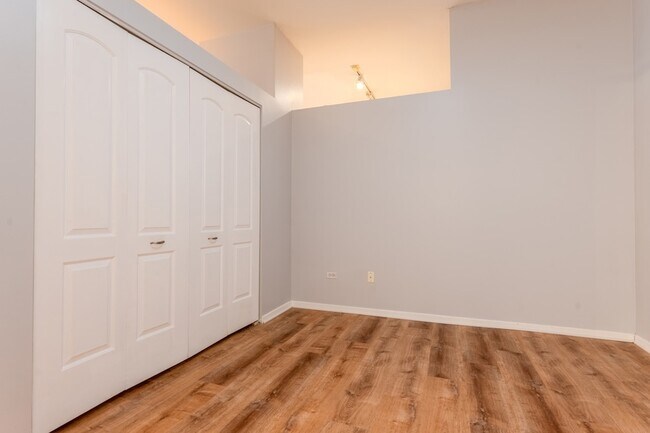 Building Photo - 208 W Washington St