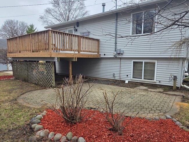 Building Photo - Updated 3 bedroom Kenosha home