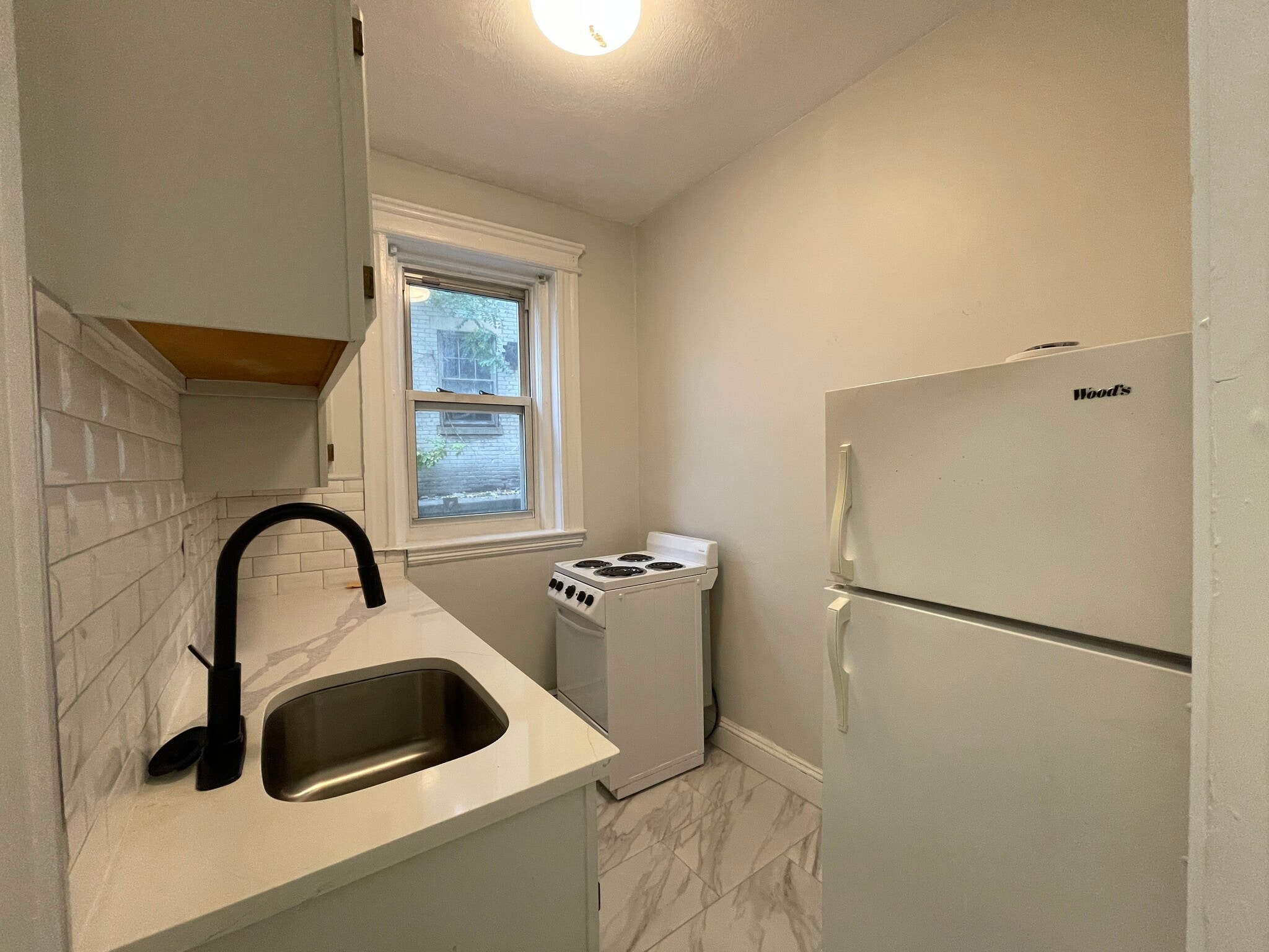 Building Photo - 110 Strathmore Rd