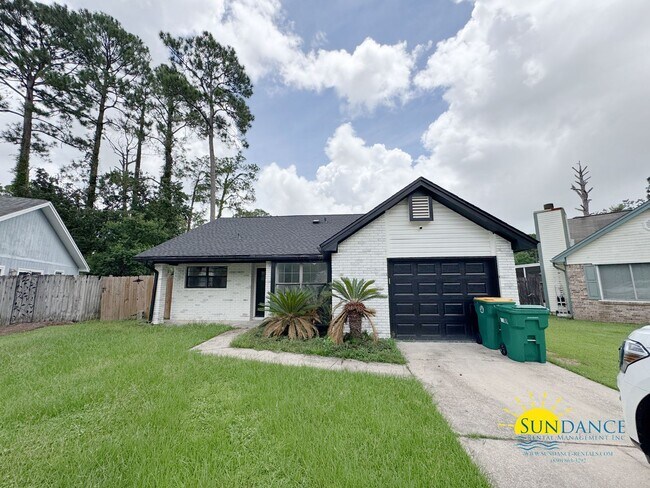 Primary Photo - Charming 3-Bedroom Home in Fort Walton Beach!