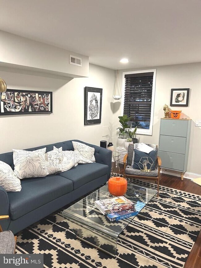 Building Photo - Beautifully renovated 3-bedroom, 2-bathroom home in the highly sought-after Canton/Fells Point ne...