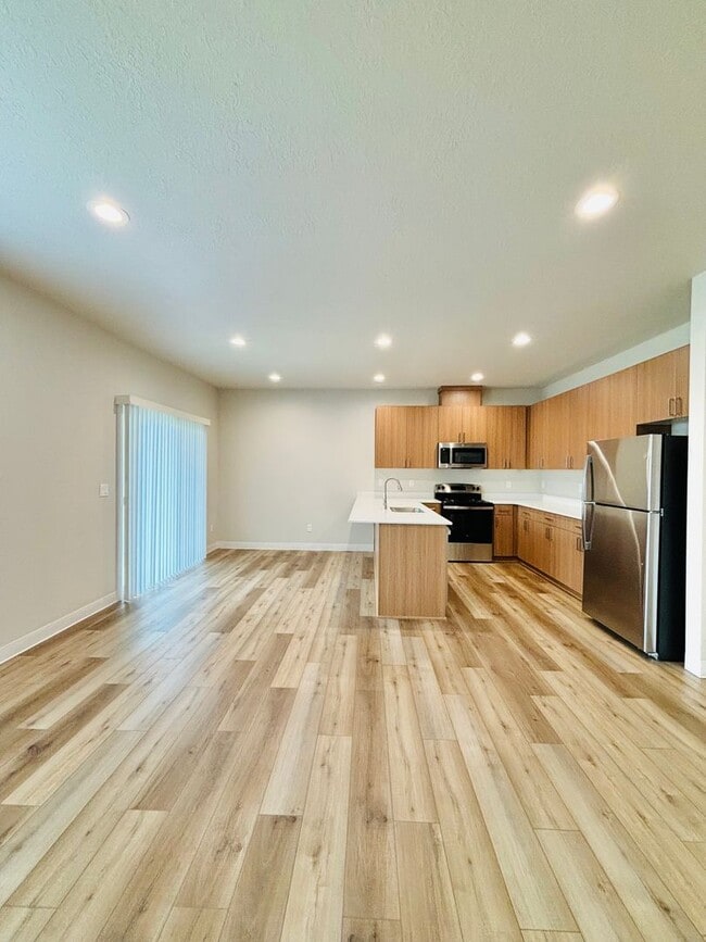 Building Photo - 2418 Leonard Ln