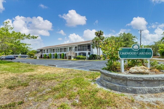 Primary Photo - Charming Condo in Prime Sarasota Location ...