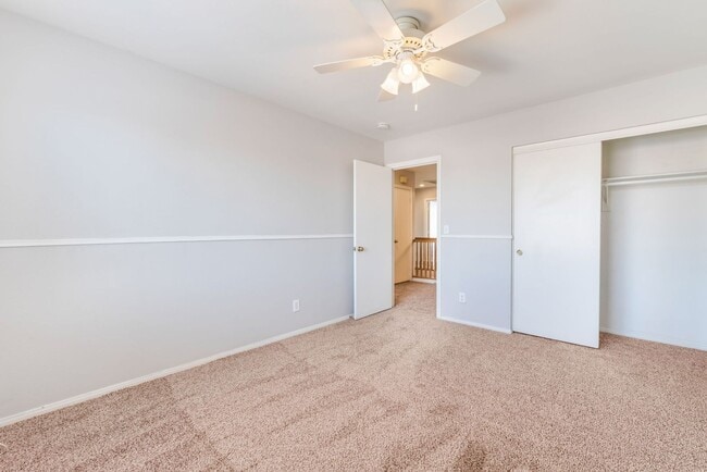 Building Photo - Beautiful 5 bed home with sparkling pool located in the heart of Las Vegas!