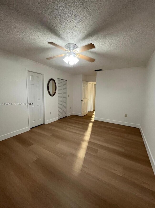 Building Photo - 1045 SW 122nd Ct