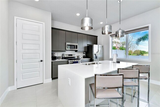 Building Photo - 7740 Sandy Ridge Dr