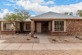 Building Photo - 8520 W Palm Ln