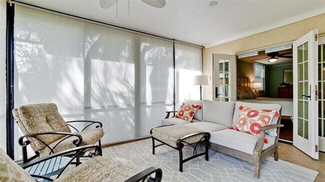 Building Photo - 401 Palm Tree Dr