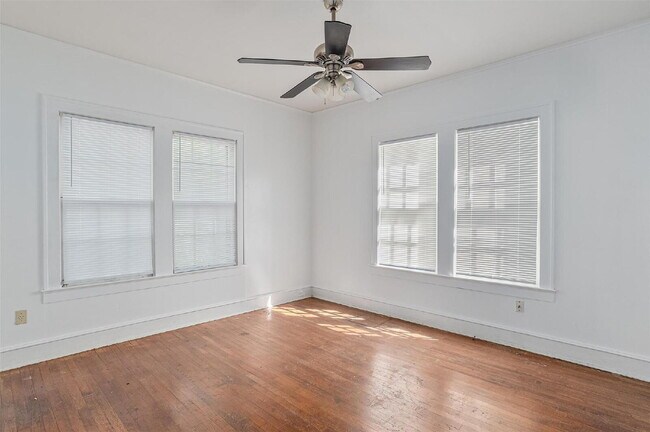 Building Photo - 117 Merrick St