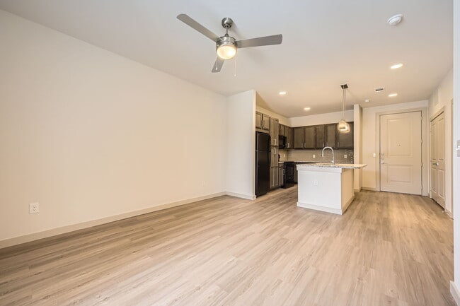 Building Photo - Heritage Estates at Edmonds