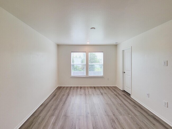 Building Photo - 16230 Dutton Clover Dr