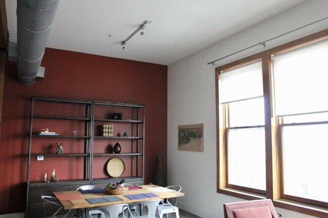 Building Photo - 2502 Live Oak St