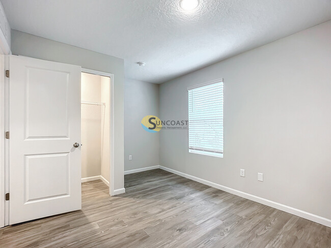 Building Photo - 1236 Pangola Dr
