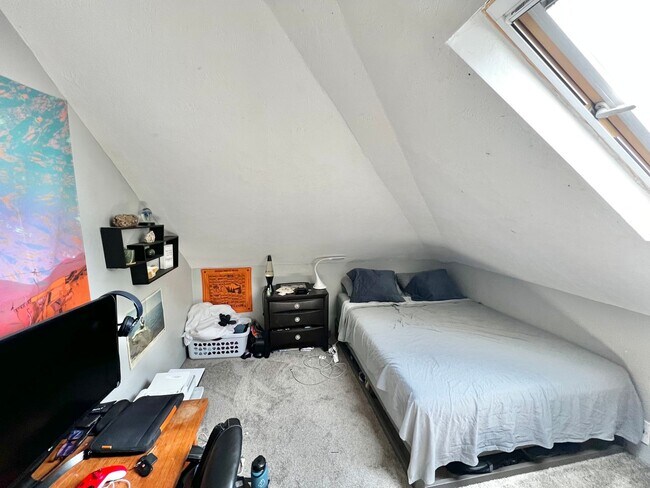 Building Photo - The Remington (BR-LN)