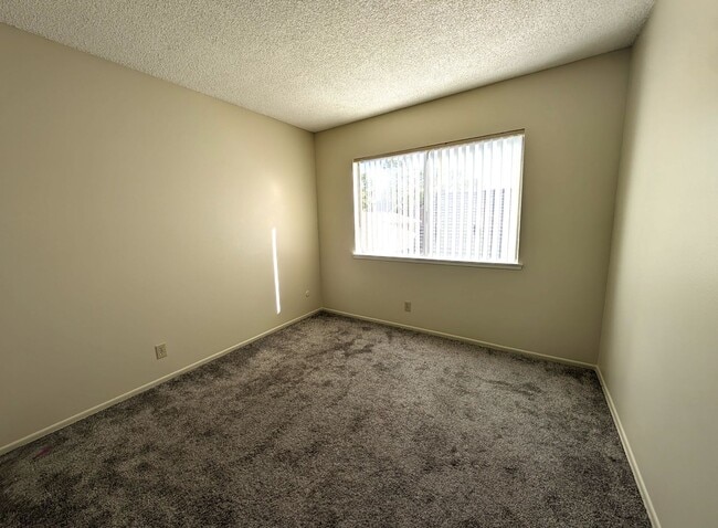 Building Photo - 2 Stories SFR - 4 Bedrooms + 2 Baths.  AVAILABLE NOW!