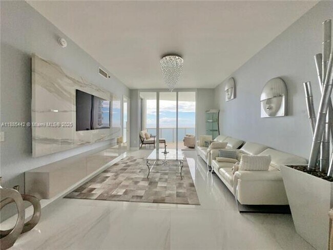 Building Photo - 15901 Collins Ave