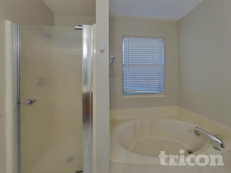 Building Photo - 1027 Brittany Dr