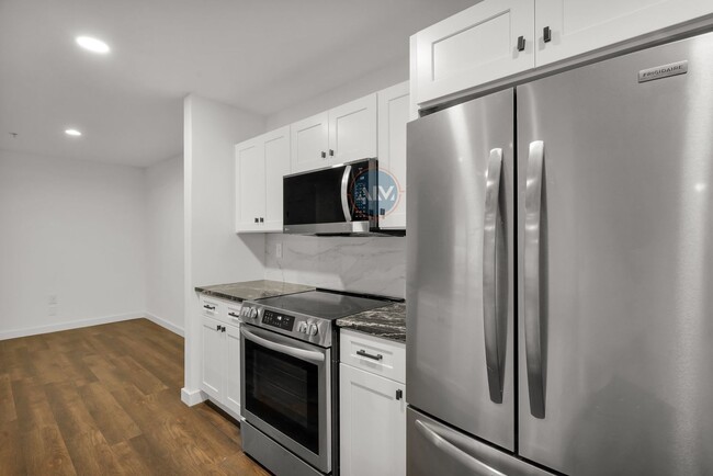 Building Photo - Top-Floor Condo with Modern Upgrades and P...