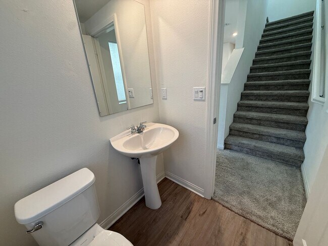 Building Photo - Luxury Townhome 3 level 2 car garage  modern kitchen must see charmer $3350