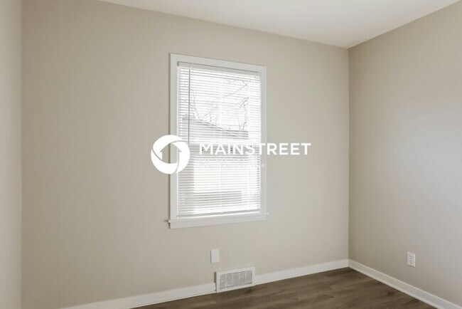 Building Photo - 3 Bedroom Pet-Friendly Home in OVERLAND PA...