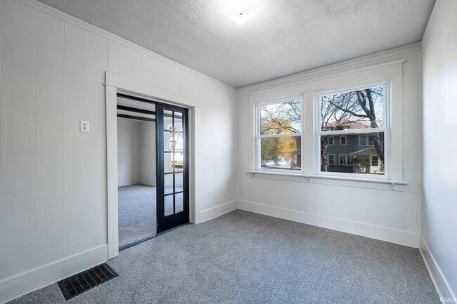 Building Photo - 3 bedroom available for immediate move i!