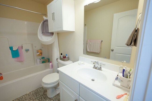 Building Photo - 119 High Pointe Dr