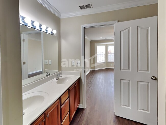 Building Photo - 2106 Bimelech Ln