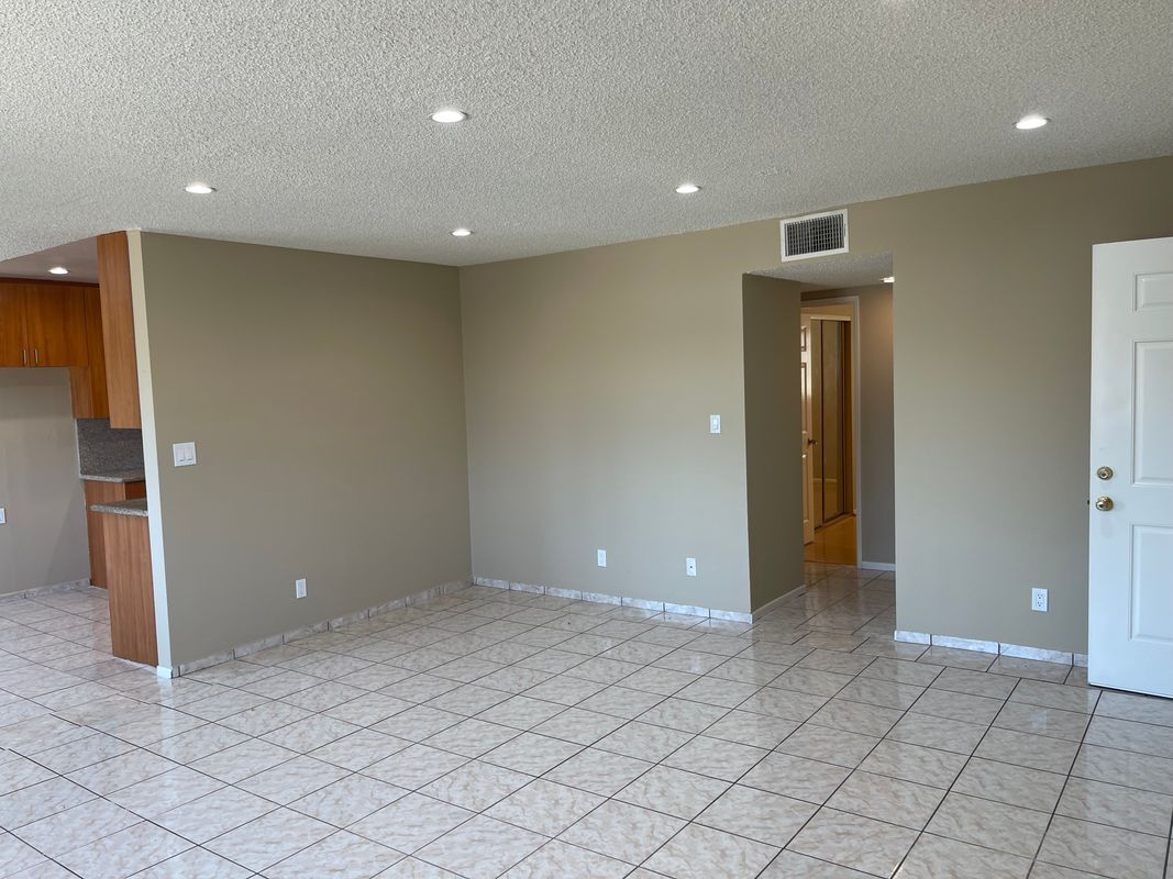 Building Photo - 434 E Tujunga Ave