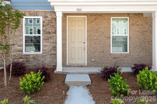 Building Photo - 7113 Brookview Ln