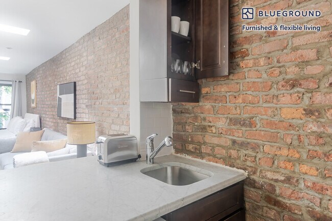 Building Photo - 316 W 14th St