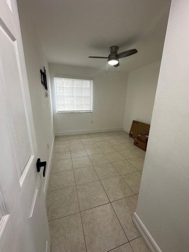 Building Photo - 9725 Fontainebleau Blvd