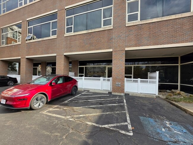 Building Photo - 290 Pleasant St