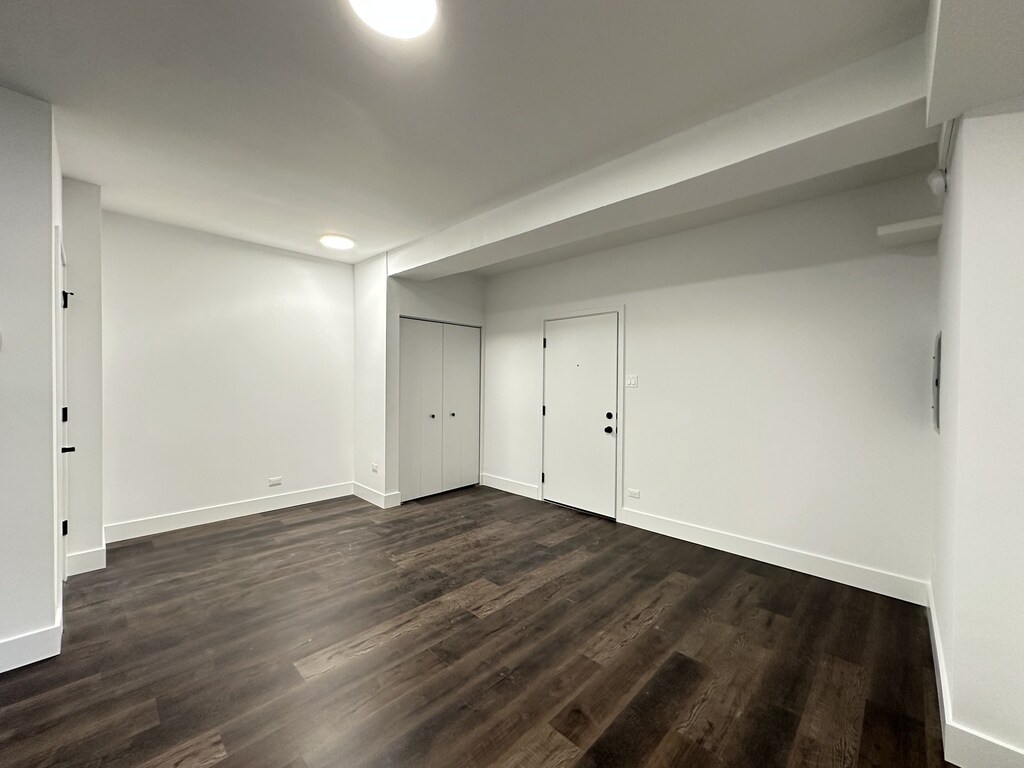 Building Photo - 1553 W Hollywood Ave