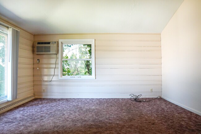 Building Photo - 1604 E Main St