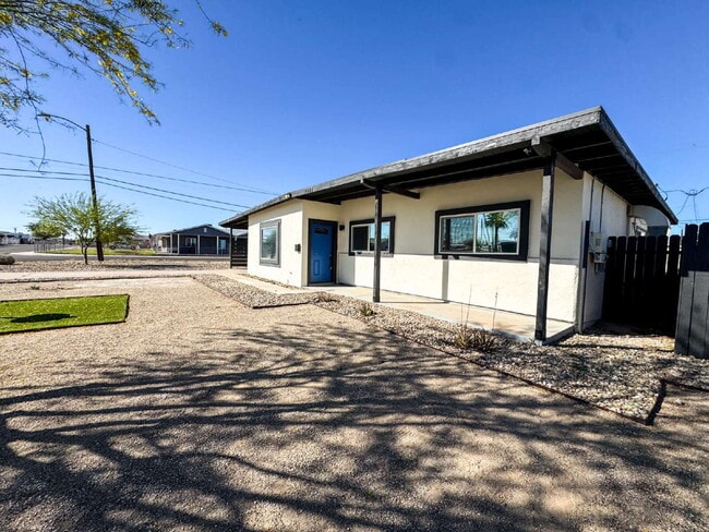 Building Photo - "Updated 3-Bedroom, 2-Bath SOLAR Home in Yuma"