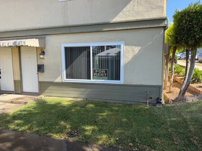 Building Photo - 1341 Eastpark Dr