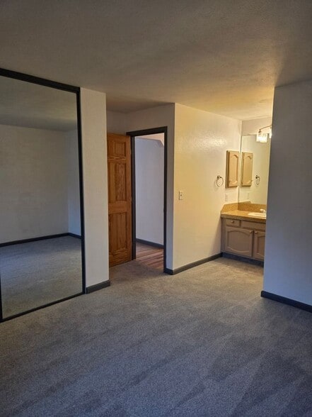 Building Photo - 11284 Forest Dr