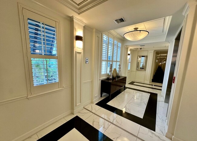 Building Photo - 200 NE 2nd Ave